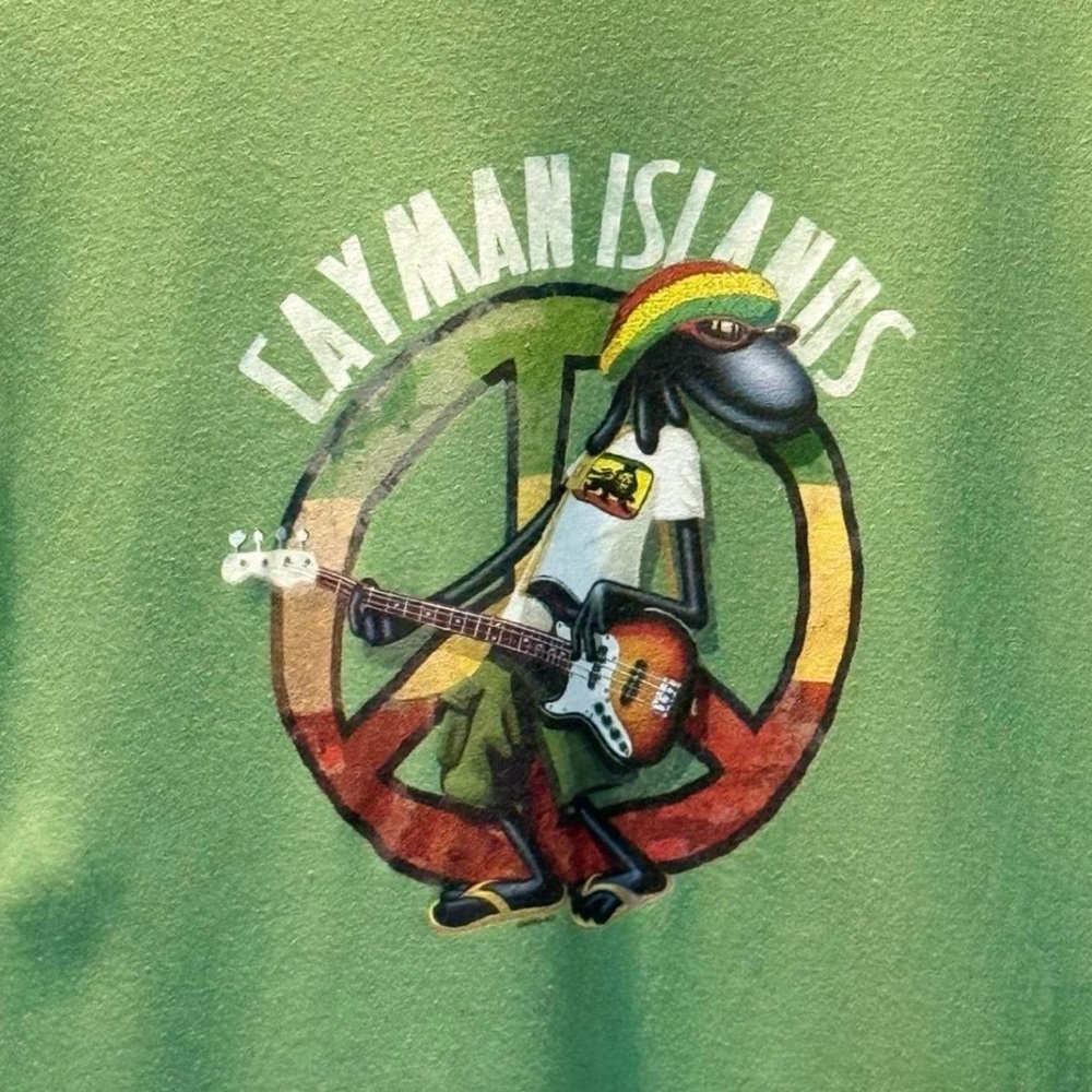 Green Vintage Cayman Islands T-shirt size medium  P-P 20” Length 27 Iguana